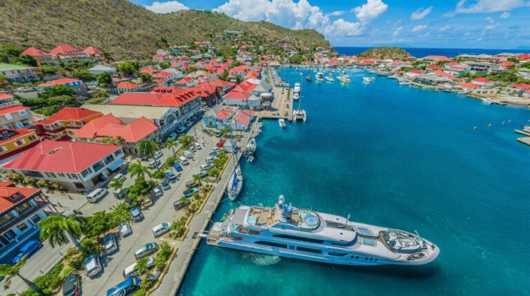 Behind the Lens: The Story of my Gustavia Photo with 417k Views and its Connection to Yachts